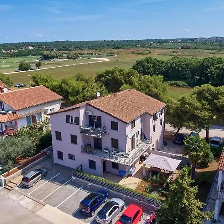 Christine Apartament
