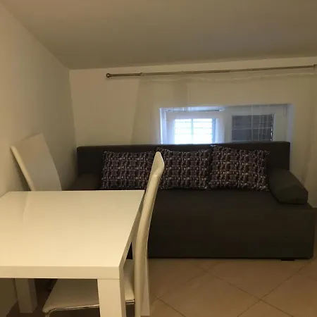 Christine Apartament