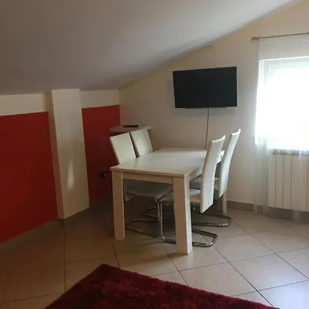Christine Apartament *