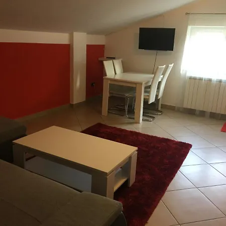 Christine Apartament *